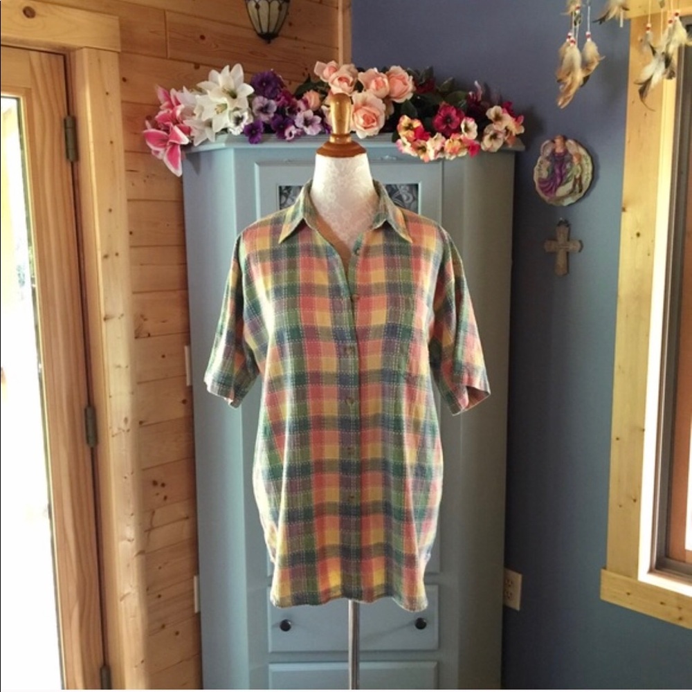 Plaid Blouse with trim stitching.
